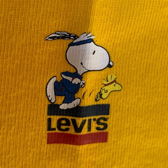 NWT Peanuts x Levi’s soccer theme tee size smalll - Picture 6 of 11